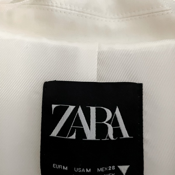 Zara cream oversized blazer. Slit detail in sleeves. Size medium. New with tags. - Picture 4 of 4
